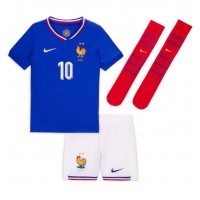 Camiseta Francia Kylian Mbappe #10 Primera Equipación para niños Eurocopa 2024 manga corta (+ pantalones cortos)